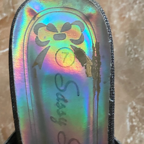 They are Sassy Sexy butterfly heels - Picture 4 of 9